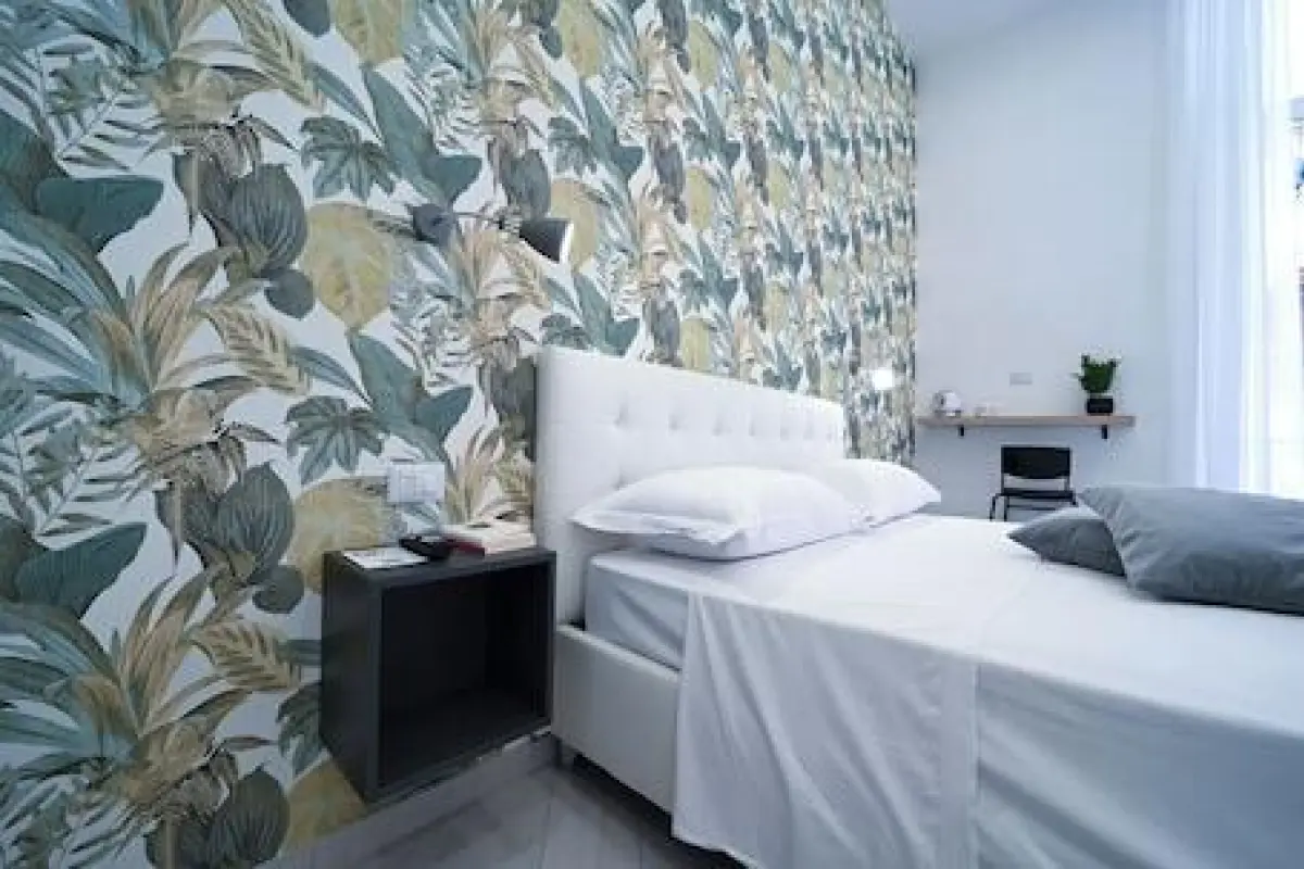 LudBen Dante – Affordable hotel in Naples