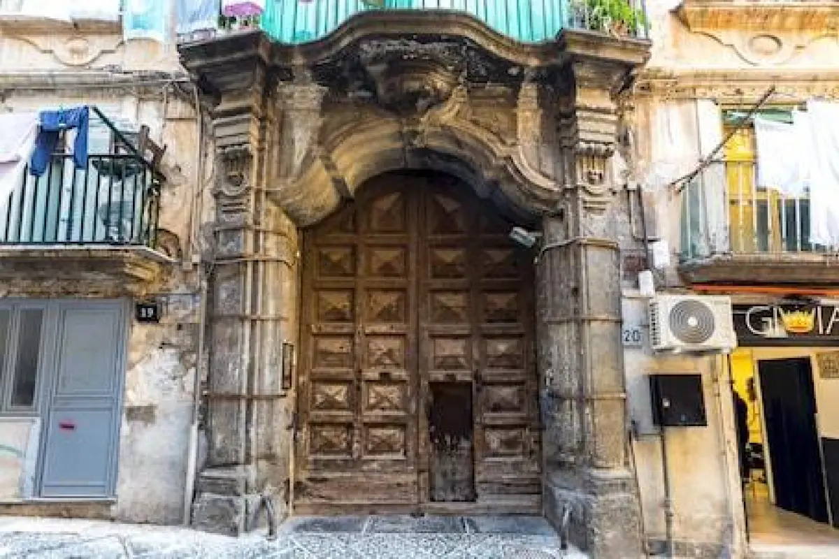 Lopez 20 - a Big Family Apartment – Affordable hotel in Naples