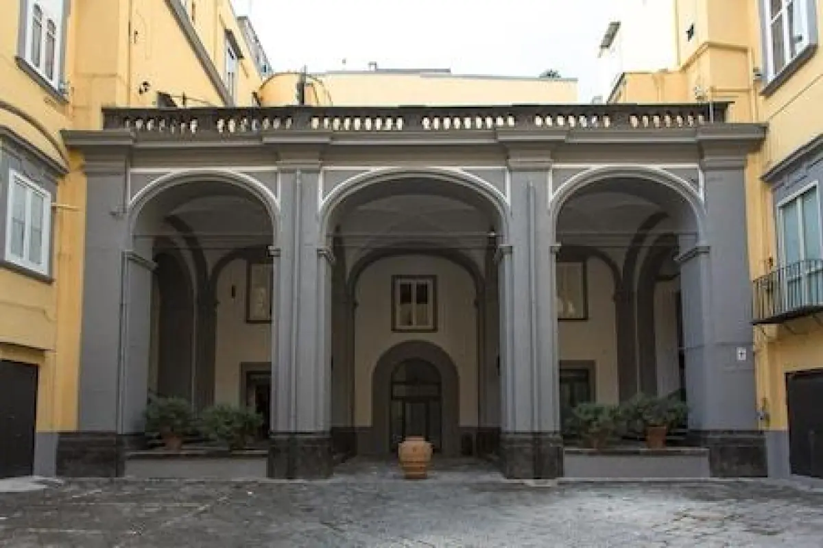 Il Loggiato - Appartamento Sole 3 - CAV – Affordable hotel in Naples