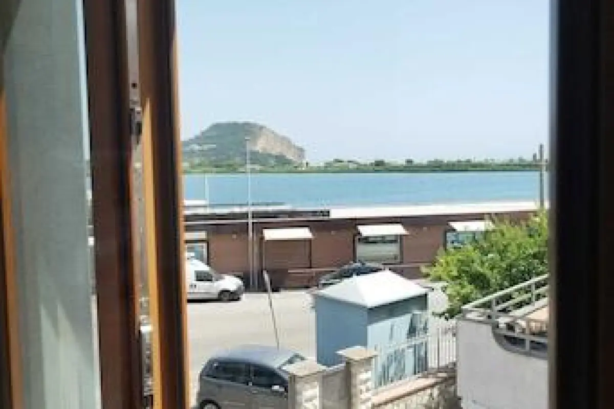 HAPPYROOMS – Affordable Bed and Breakfast in Bacoli