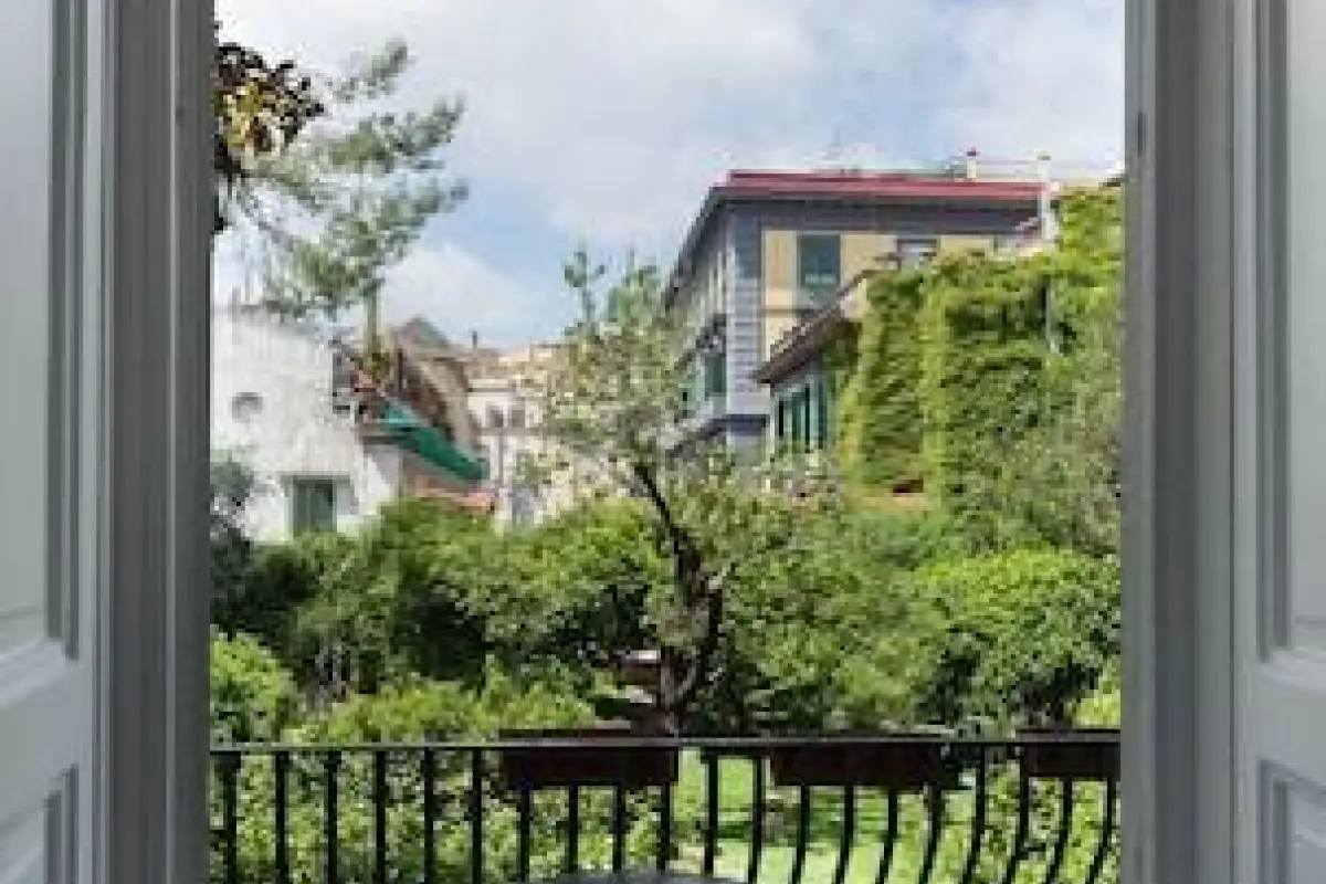 THE BELLINI HOUSE – Affordable Bed and Breakfast in Naples