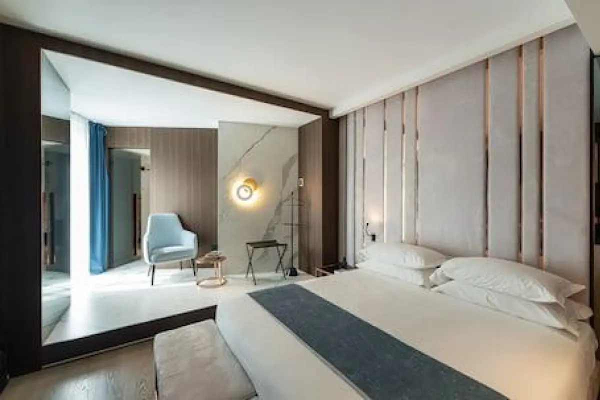 Agra Suites – Affordable Bed and Breakfast in Naples