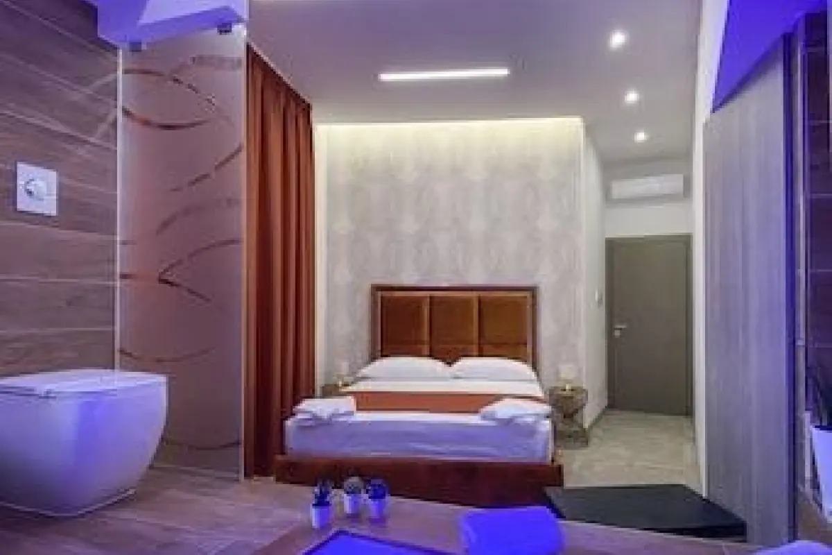 Twin Towers Naples Luxury  – Affordable Bed and Breakfast in Naples