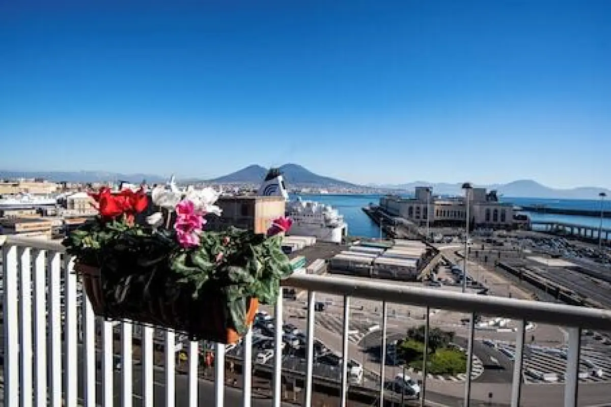 Skyhouse Beverello – Affordable Bed and Breakfast in Naples