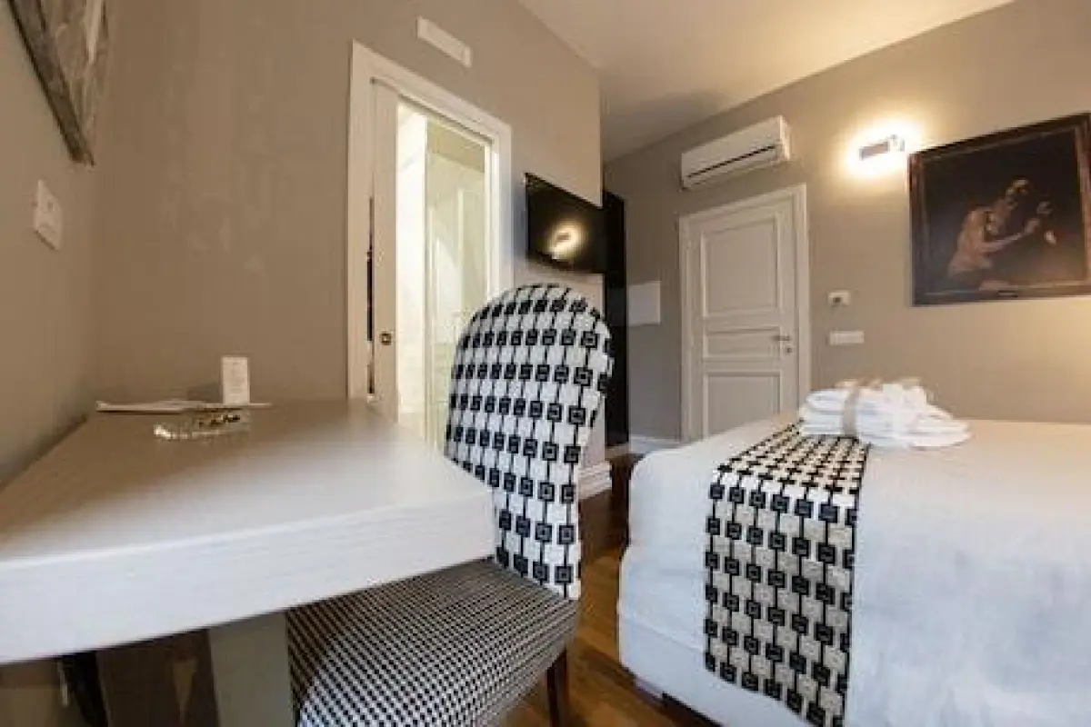 Leone Camere D'Autore – Affordable Bed and Breakfast in Naples