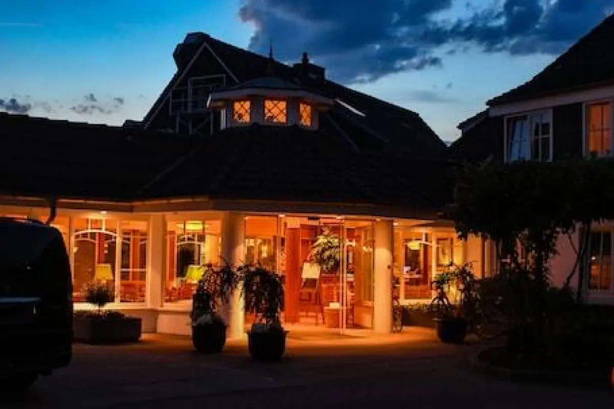 Ringhotel Kloevensteen – Affordable hotel in Schenefeld