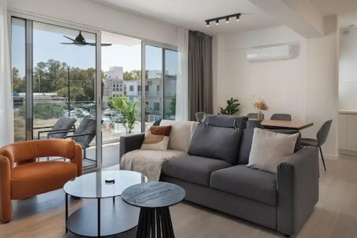 Phaedrus Living: Travertine Residences 101 – Affordable hotel in Strovolos