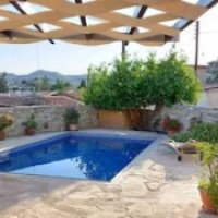Skarinou Village Poolside Escape Studio – Affordable hotel in Skarinou