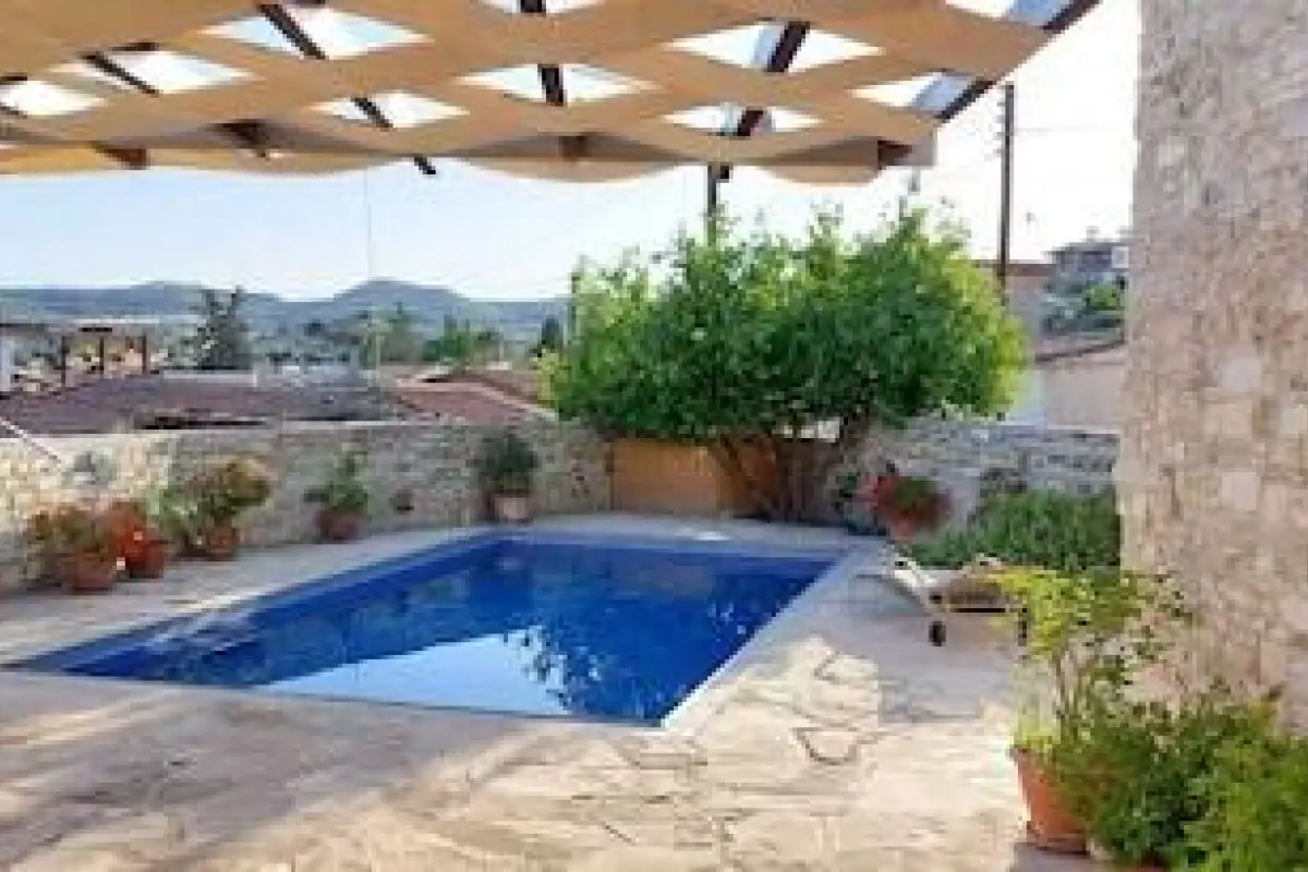Skarinou Village Poolside Escape Studio – Affordable hotel in Skarinou