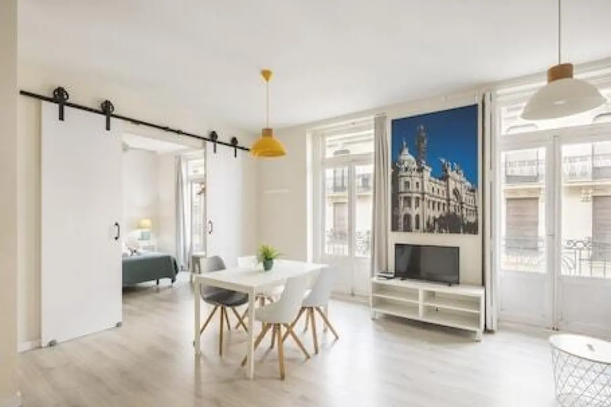 Macflats Ayuntamiento – Affordable hotel in Valencia