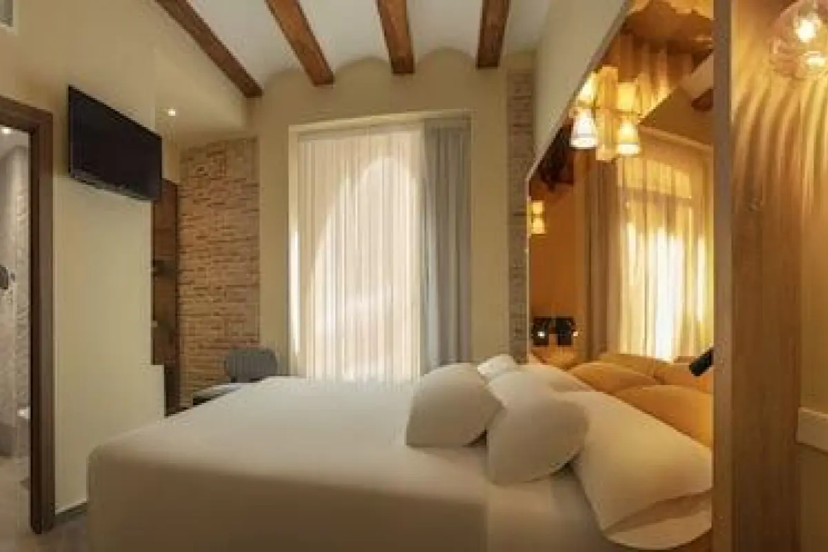 Hotel SH Suite Palace – Affordable hotel in Valencia