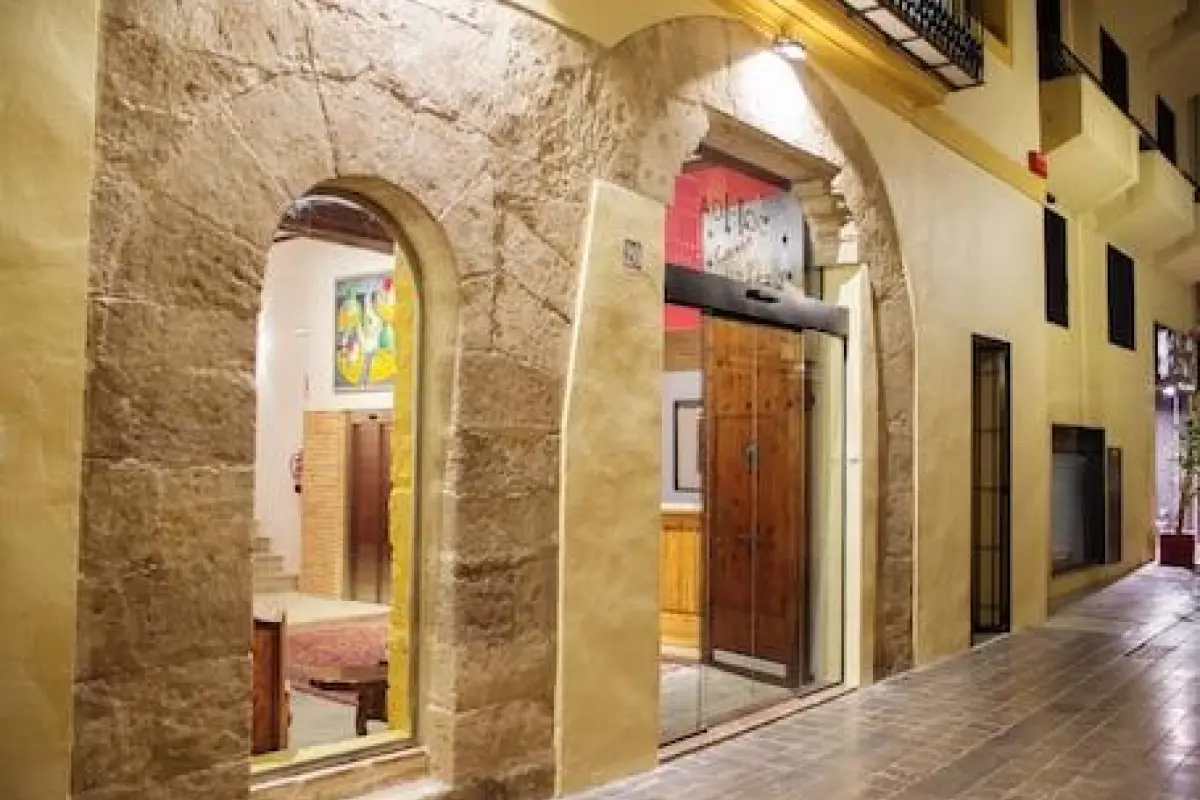 Hotel Ad Hoc Carmen – Affordable hotel in Valencia