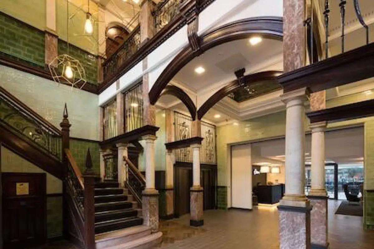 Roomzzz Manchester Victoria – Affordable hotel in Manchester