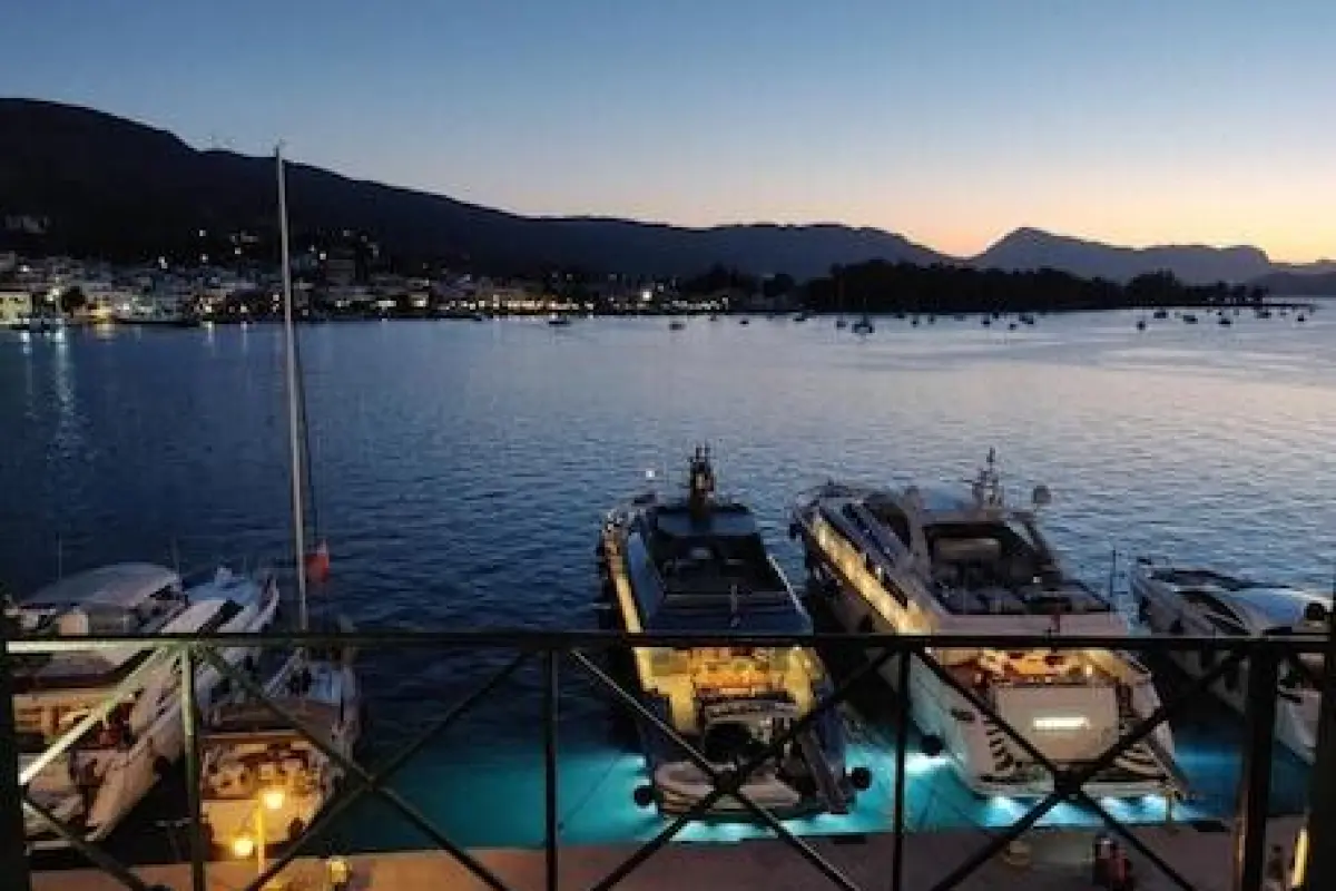 Manessi City Hotel – Affordable hotel in Poros
