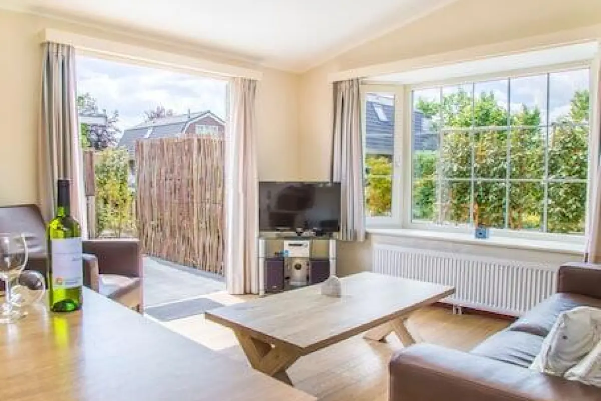Beautiful Chalet Near the sea and Beach – Affordable hotel in Noordwijk
