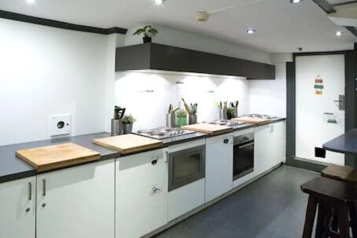 The Flying Pig Downtown Youth Hostel – Affordable hotel in Amsterdam