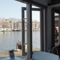 little AMSTEL HouseBoat – Affordable Bed and Breakfast in Amsterdam