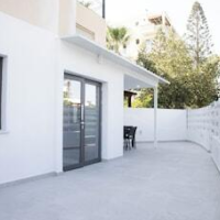 Phaedrus Living Luxury Mackenzie Flat – Affordable hotel in Larnaca