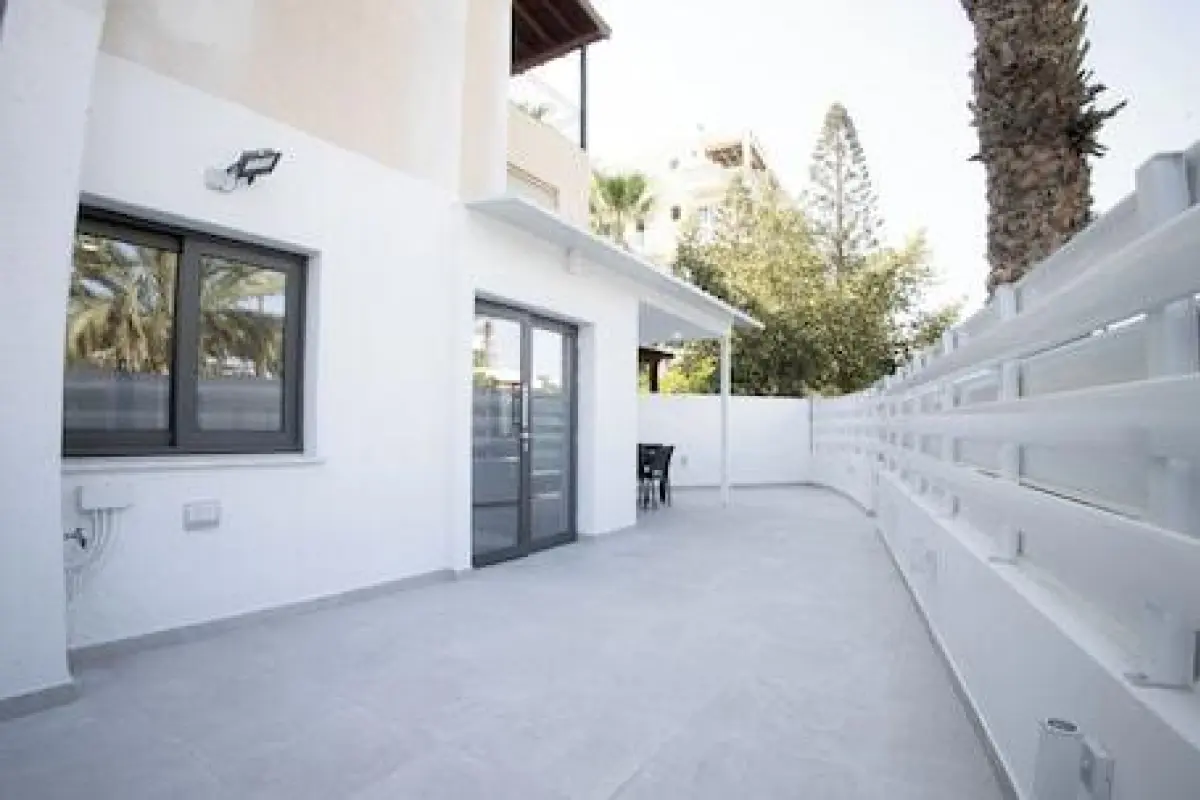 Phaedrus Living Luxury Mackenzie Flat – Affordable hotel in Larnaca
