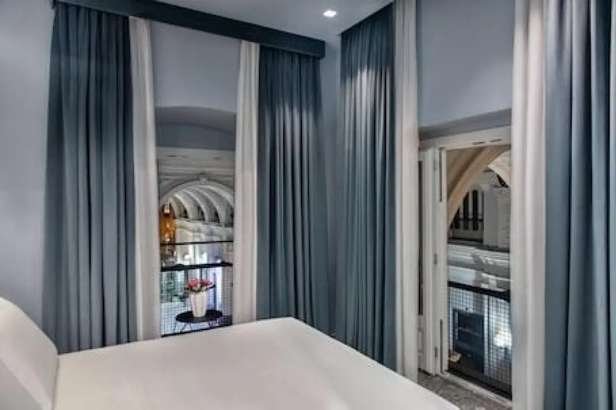 LADY ROSE – Affordable hotel in Naples