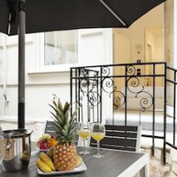 LHP Suite Napoli - Parco Margherita – Affordable hotel in Naples