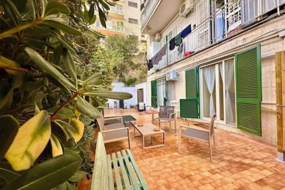 Life in Naples – Affordable hotel in Naples