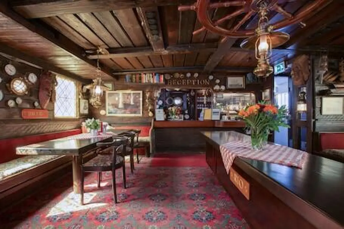 The Red Boat – Affordable hotel in Stockholm