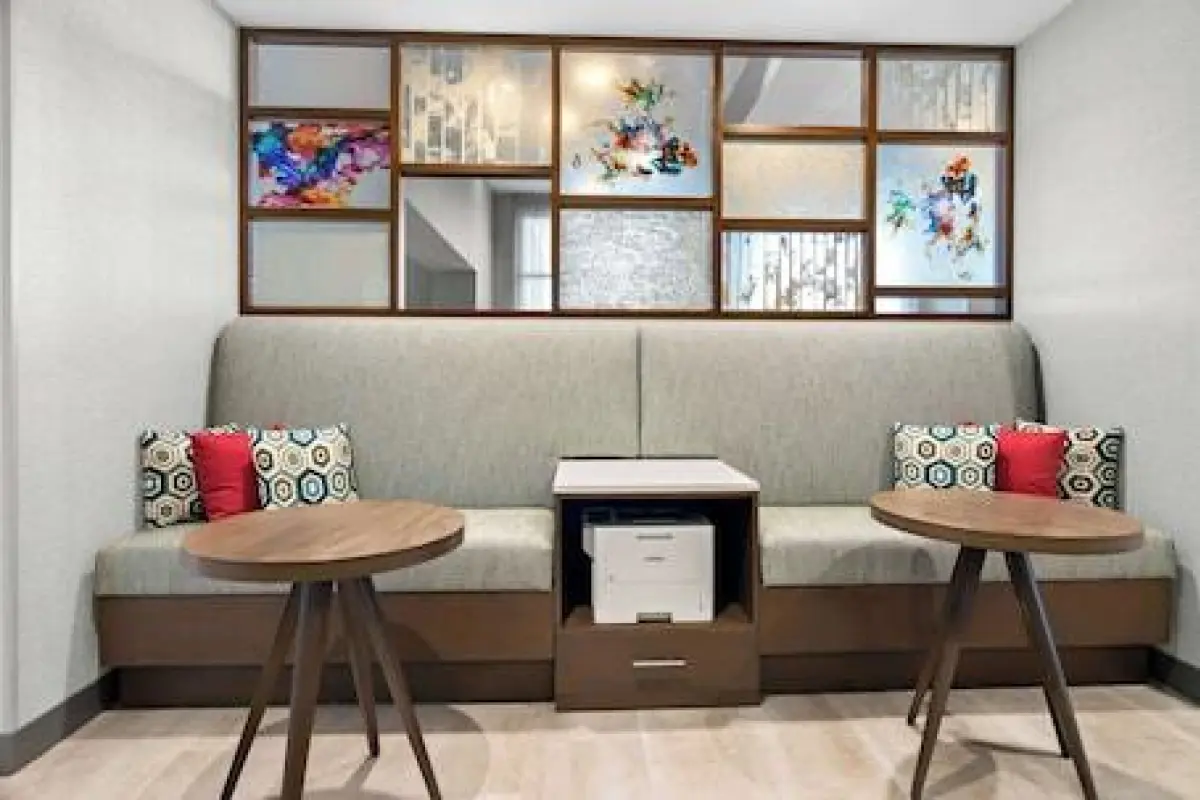 Hampton Inn & Suites Chicago Medical District UIC – Affordable hotel in Chicago