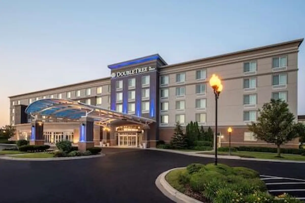 DoubleTree by Hilton Chicago Midway Airport – Affordable hotel in Chicago