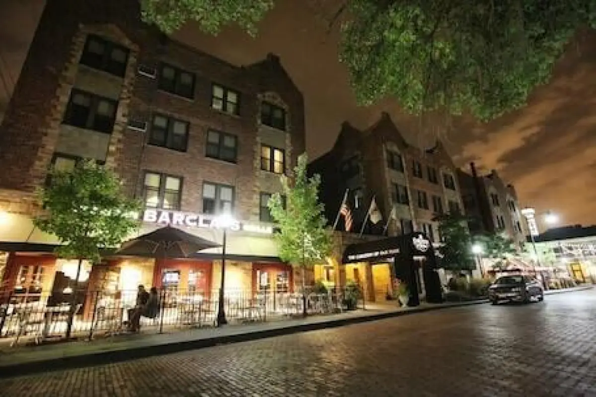Carleton of Oak Park – Affordable hotel in Oak Park