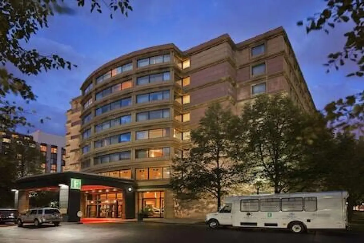 Embassy Suites by Hilton Chicago O'Hare Rosemont – Affordable hotel in Rosemont