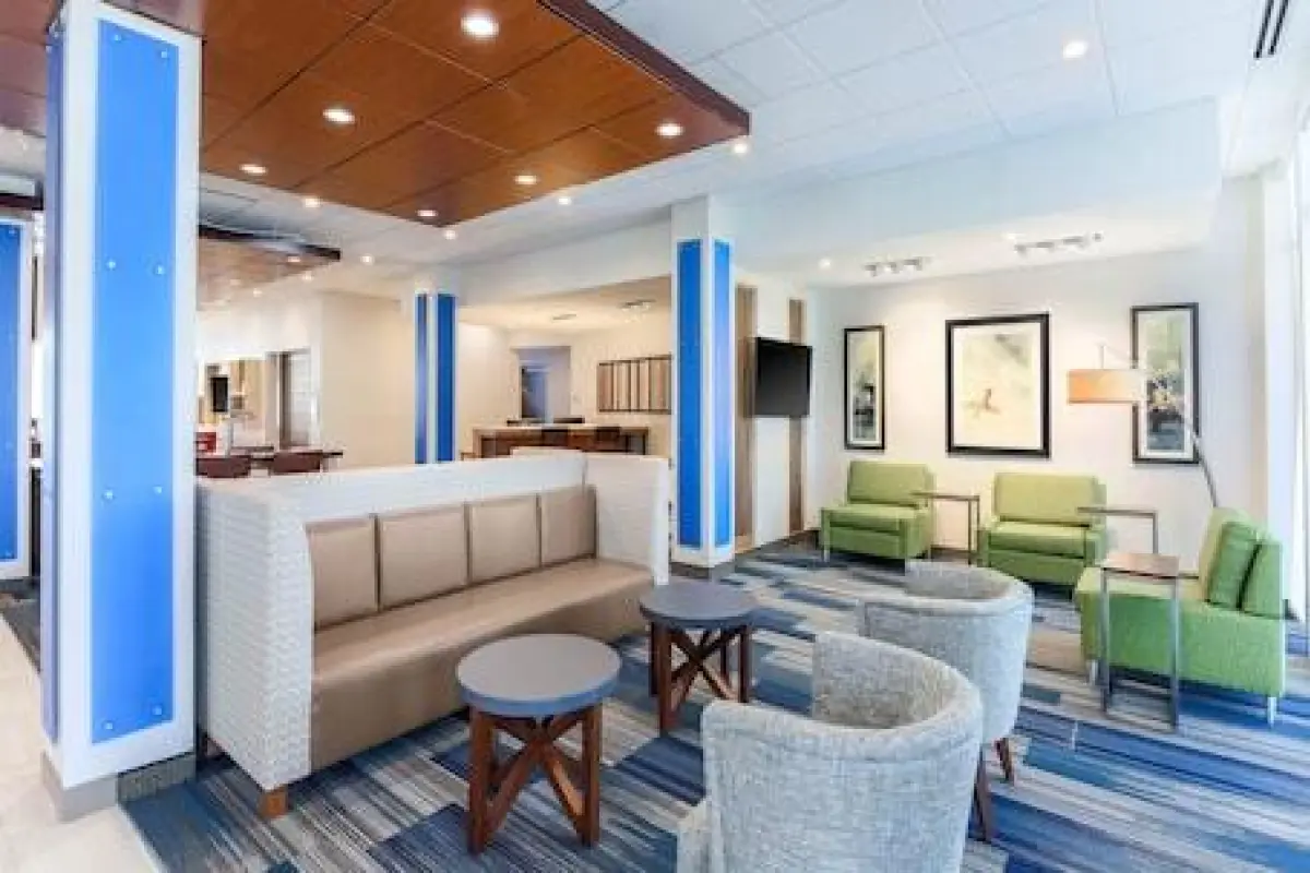 Holiday Inn Express & Suites Chicago O'Hare Airport by IHG – Affordable hotel in Des Plaines