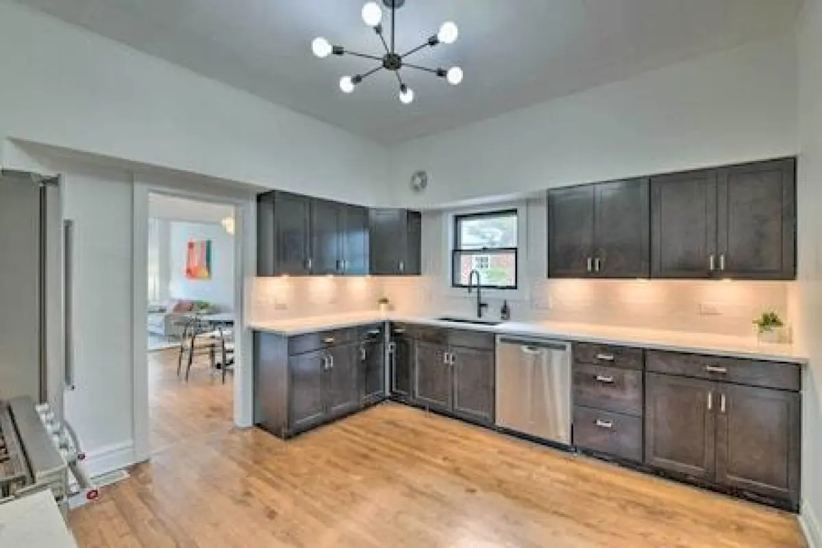 Spacious Oak Park Home, 11 Mi to Downtown Chicago! – Affordable hotel in Oak Park