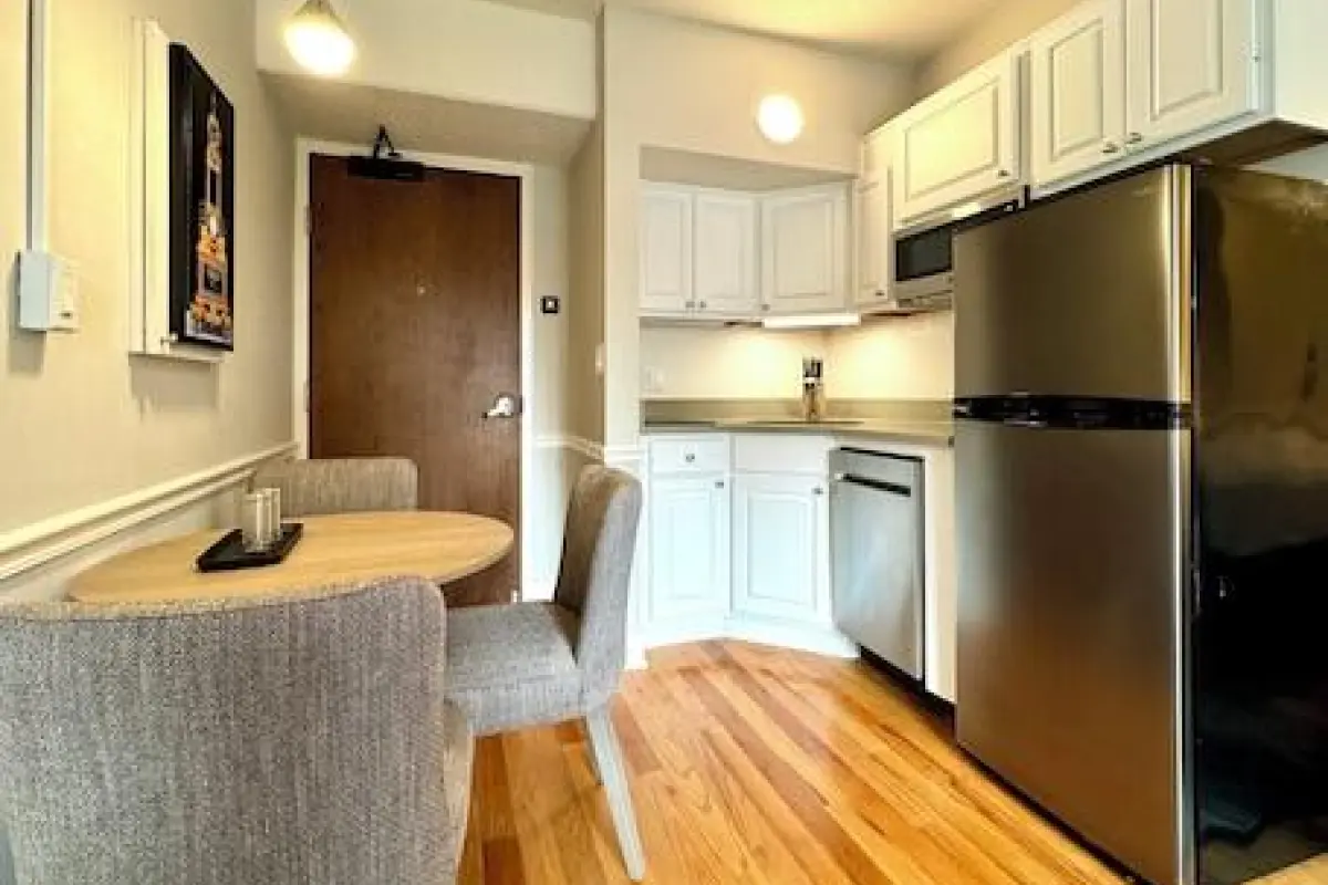 The Gem Museum Suites – Affordable hotel in Evanston