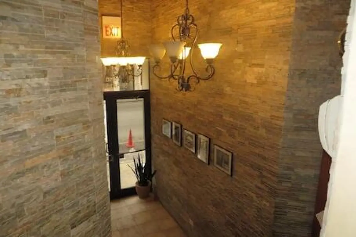 Chicago Parthenon Hostel – Affordable hotel in Chicago