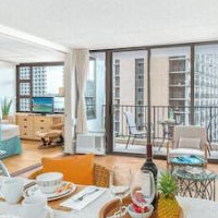 Partial Ocean View Condo with King or Queen Bed and Parking – Affordable hotel in Honolulu