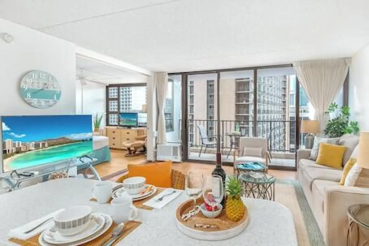 Partial Ocean View Condo with King or Queen Bed and Parking – Affordable hotel in Honolulu
