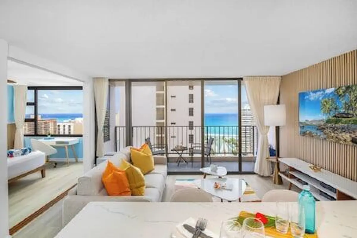 Premium Remodeled Condo with Ocean View and Parking – Affordable hotel in Honolulu