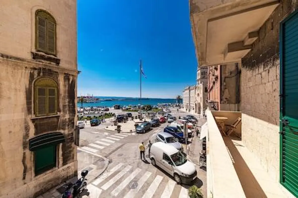 Riva City Rooms – Affordable hotel in Split