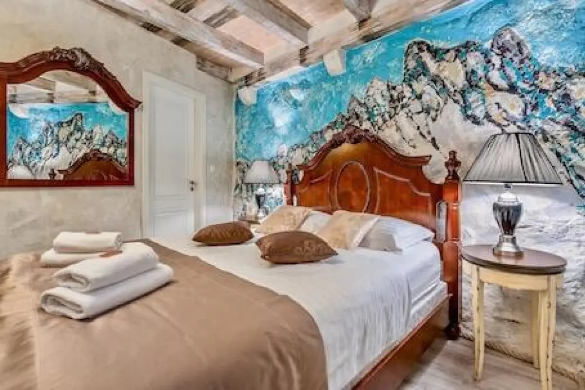 Historic Plaza Varos - Adults Only – Affordable hotel in Split