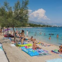 Apartment Antonio on the seafront  – Affordable hotel in Kastela