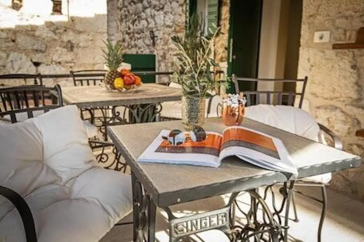 Theatre Luxury Rooms – Affordable Bed and Breakfast in Split