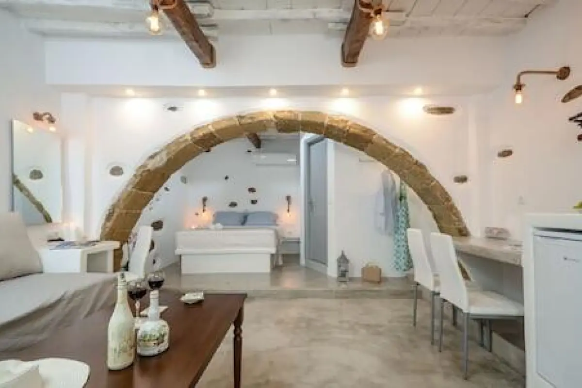 Venetian Suites – Affordable hotel in Naxos