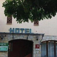 Hôtel Charles – Affordable hotel in Les Arcs-sur-Argens