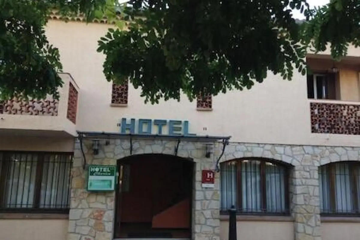 Hôtel Charles – Affordable hotel in Les Arcs-sur-Argens