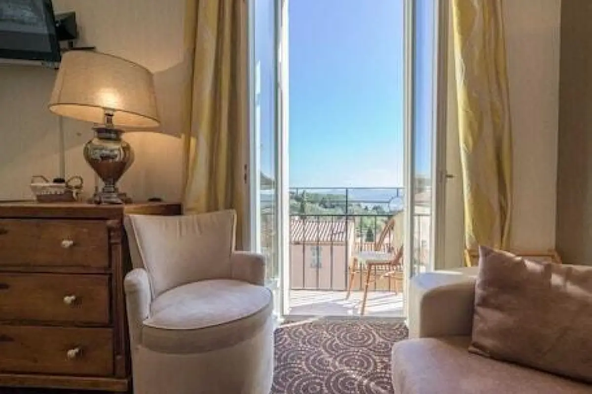 Hotel Restaurant Le Bellevue – Affordable hotel in Bormes-Les-Mimosas