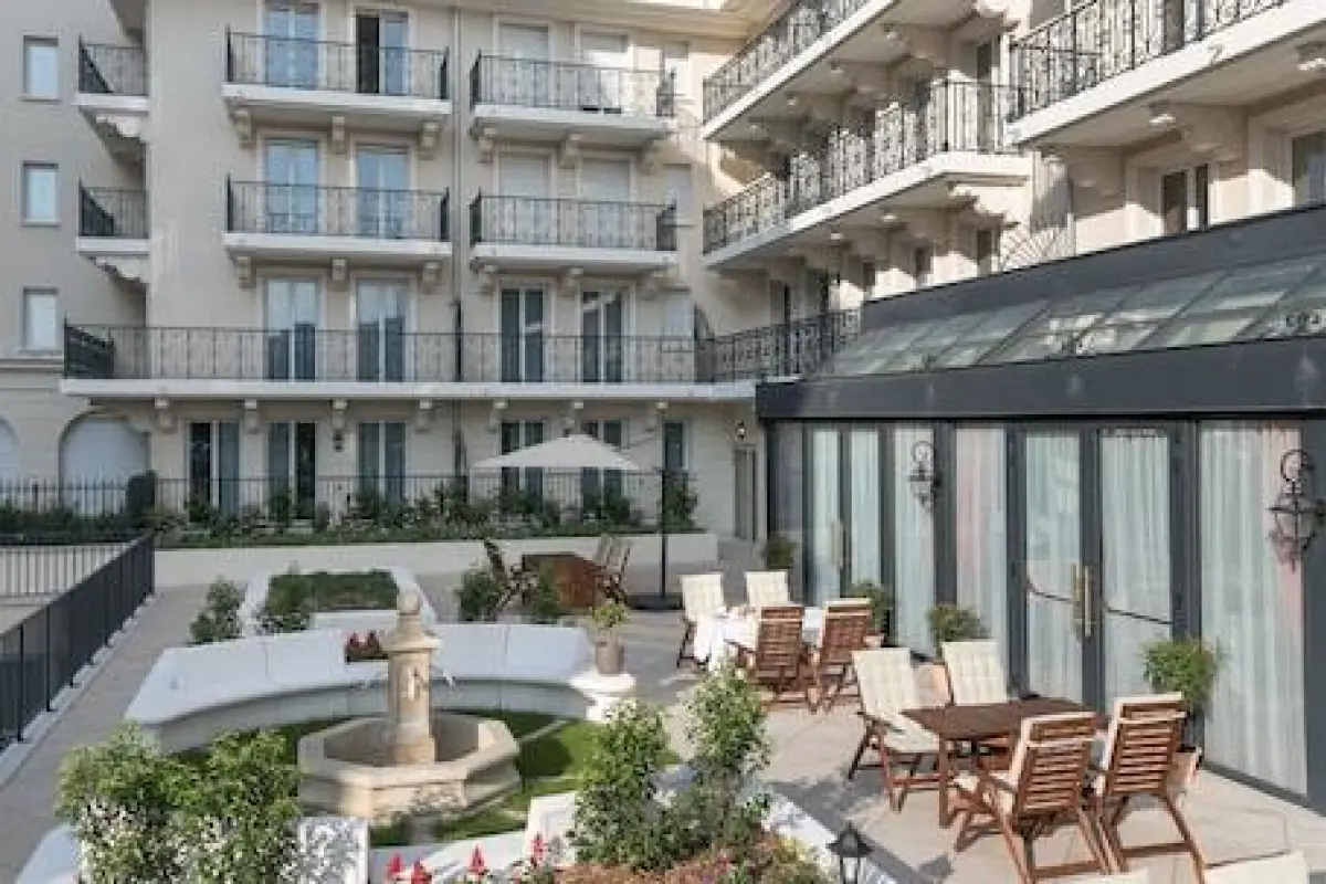 Villa Médicis Puteaux – Affordable hotel in Puteaux