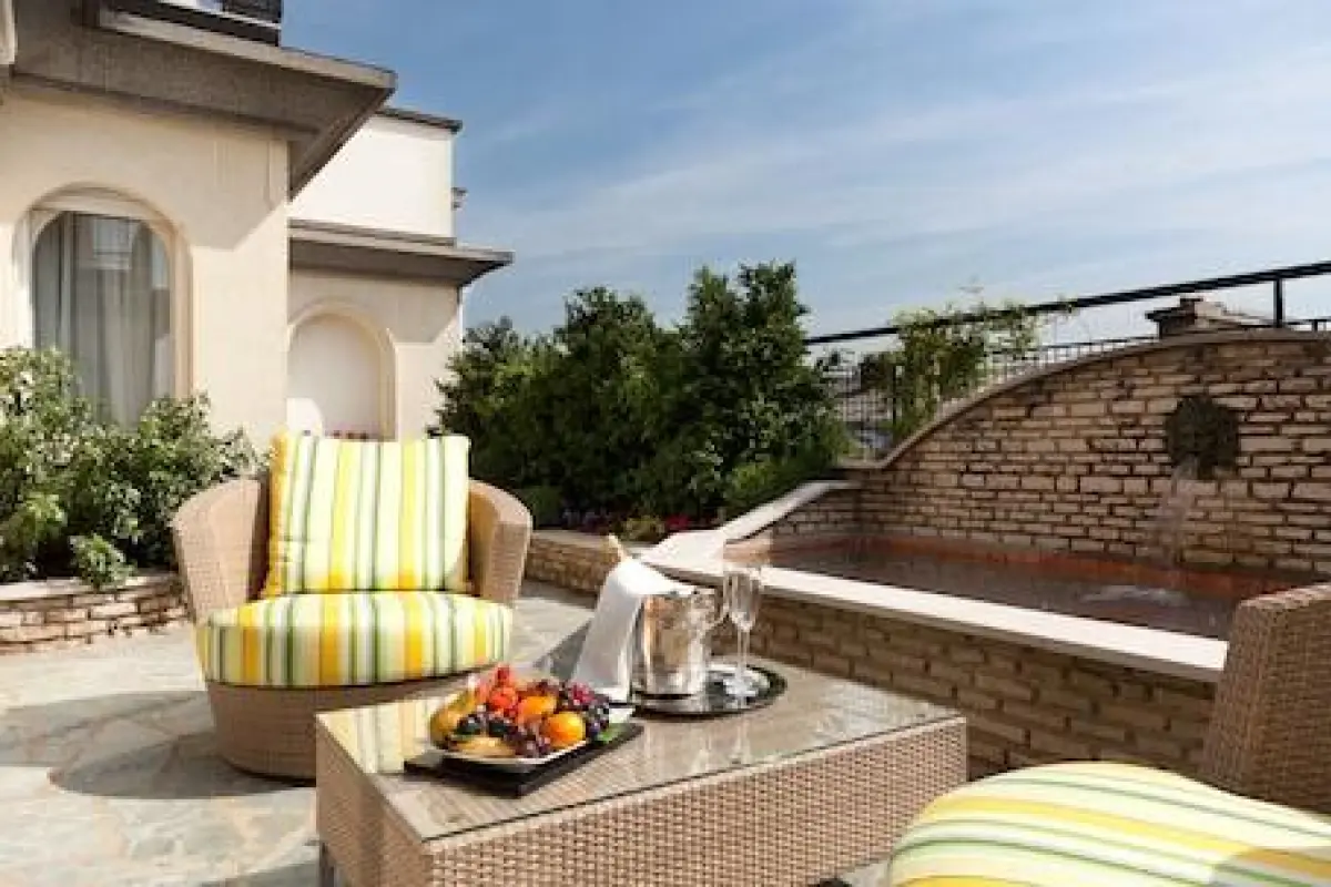 Majestic Apartments Champs Elysées – Affordable hotel in Paris