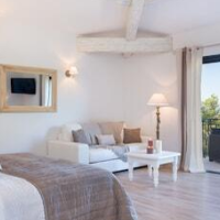 Les chambres du Château Rasque – Affordable Bed and Breakfast in Taradeau