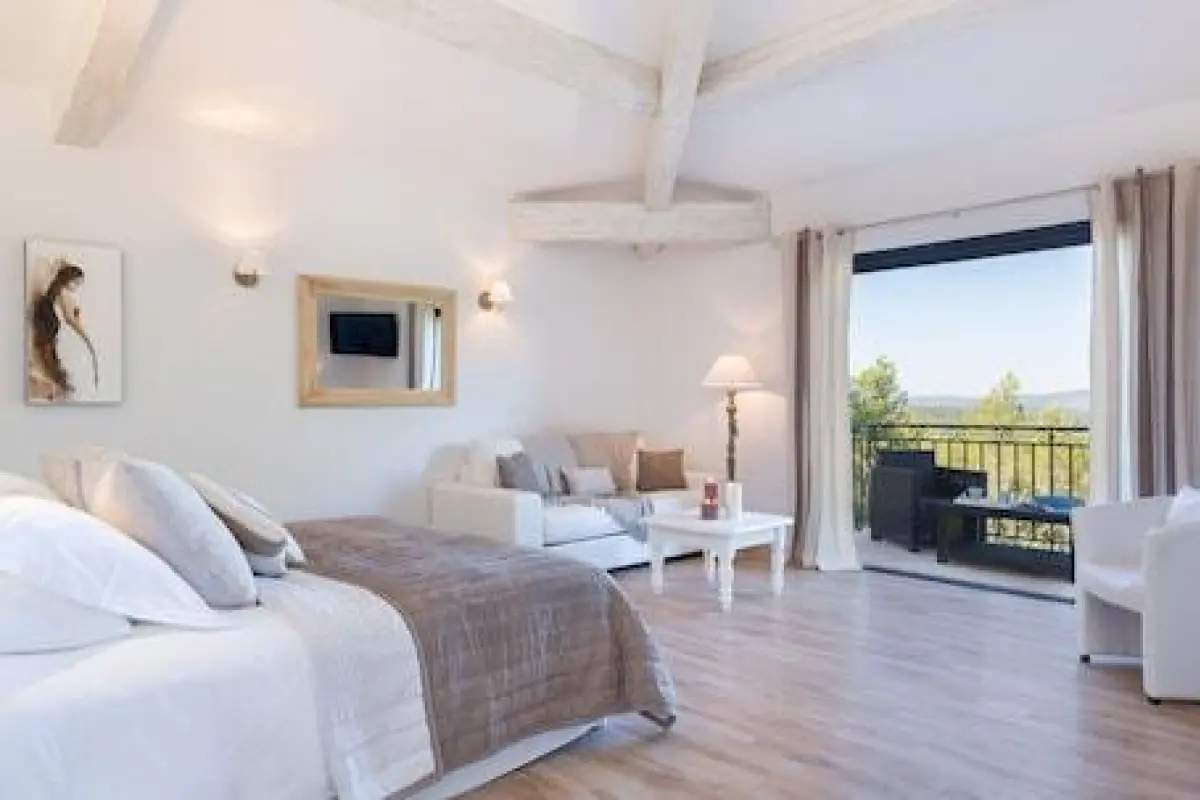 Les chambres du Château Rasque – Affordable Bed and Breakfast in Taradeau